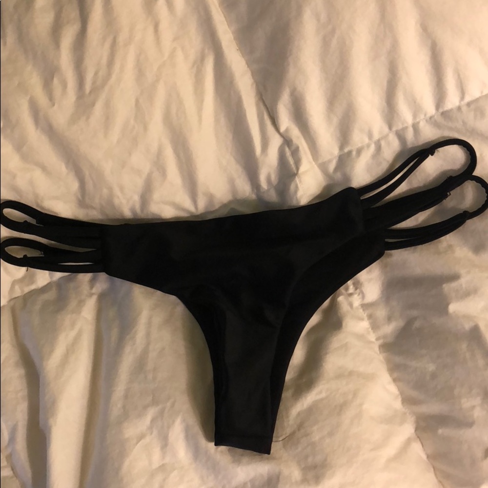Bikini bottoms, cheeky